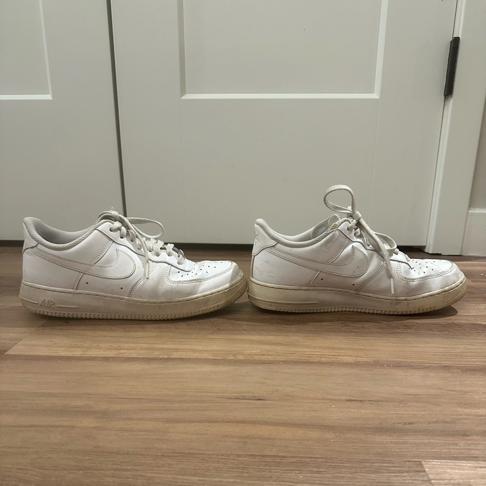 White Nike Air Force 1 Size 10 - Picture 4 of 6